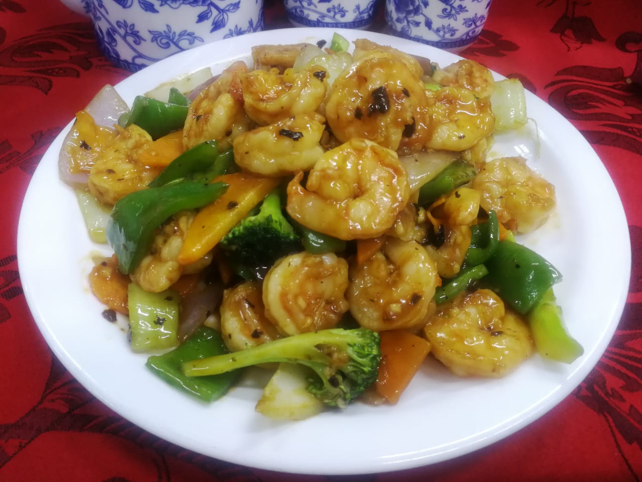 Camarón saltado a la cantonesa / curry