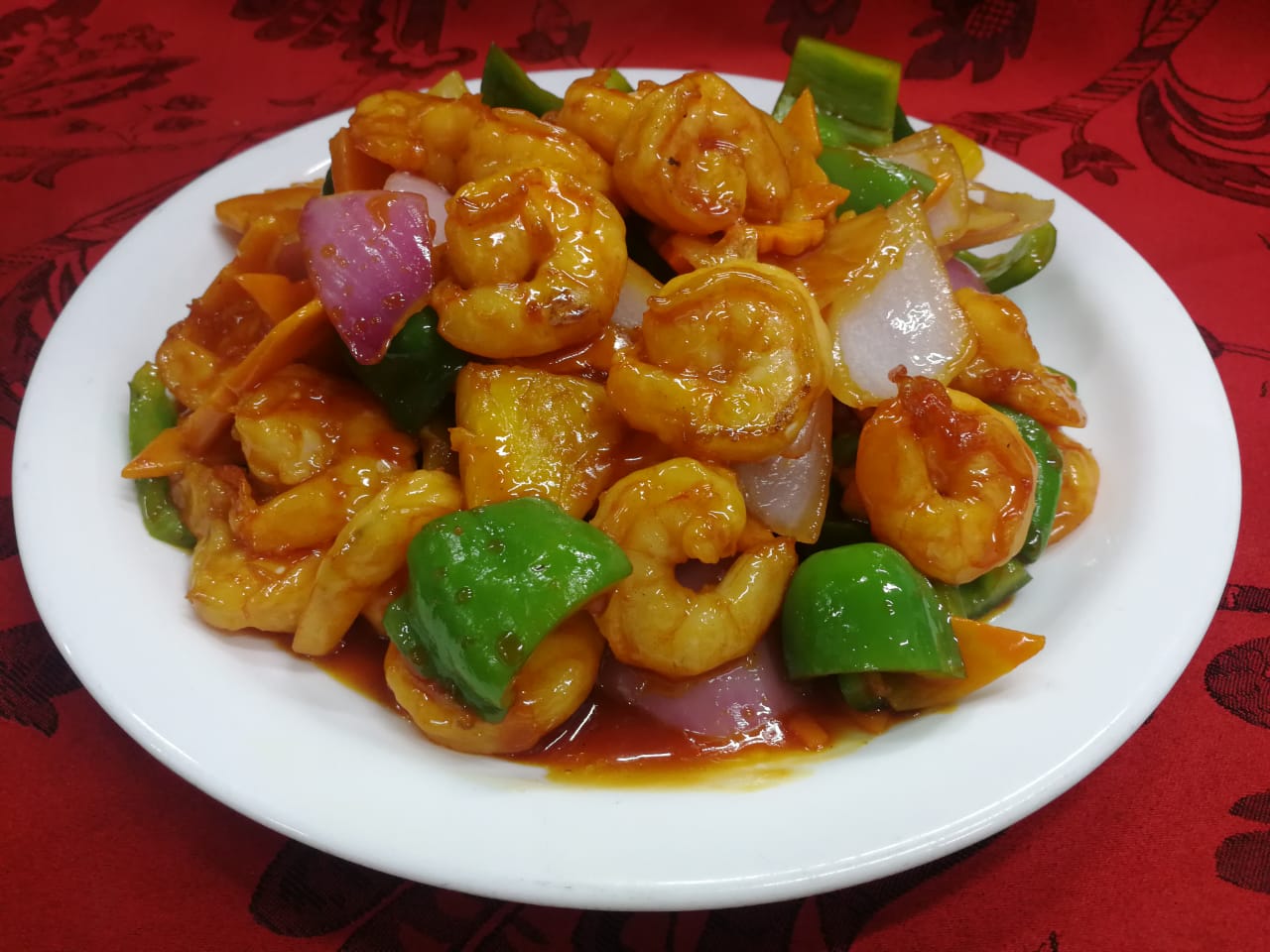 Camarón saltado con piña