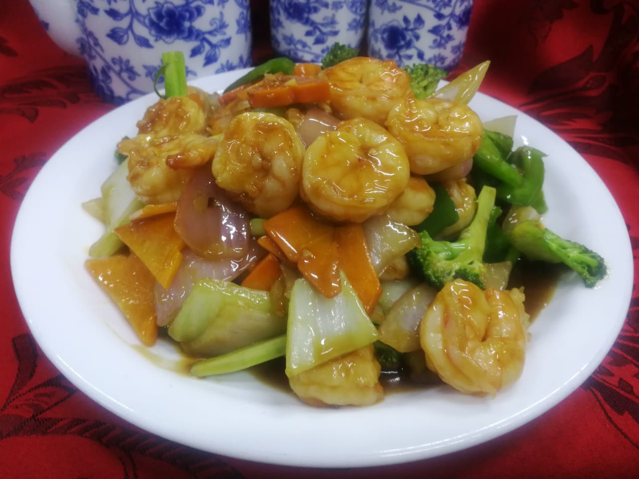 Camarón saltado con verduras