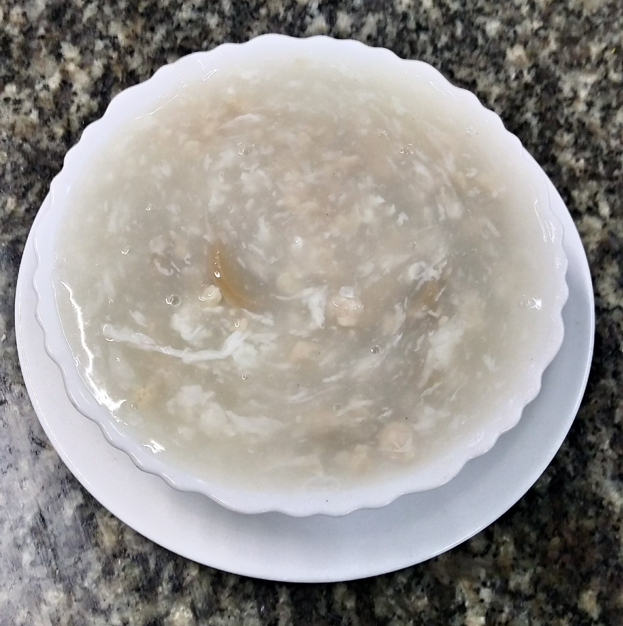 Crema de champiñones con pollo tierno.