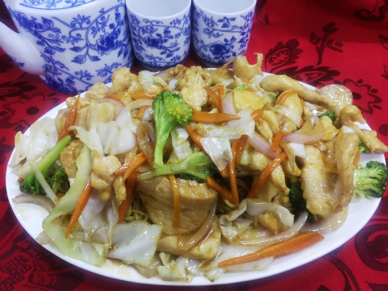 Tallarín saltado con pollo