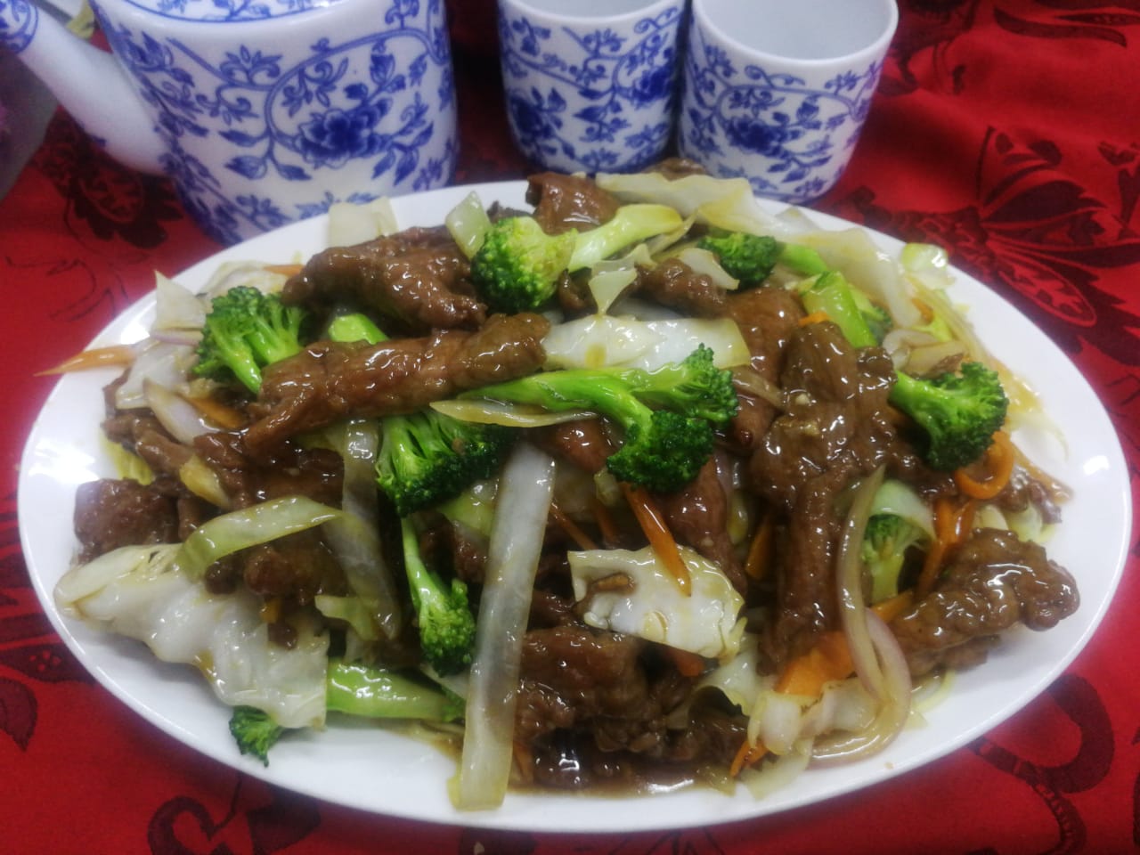 Tallarín saltado con carne de res
